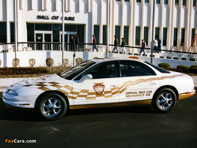 Images of Oldsmobile Aurora Pace Car 1997 (640 x 480)