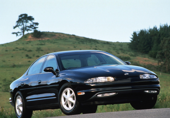 Oldsmobile Aurora 1994–99 images