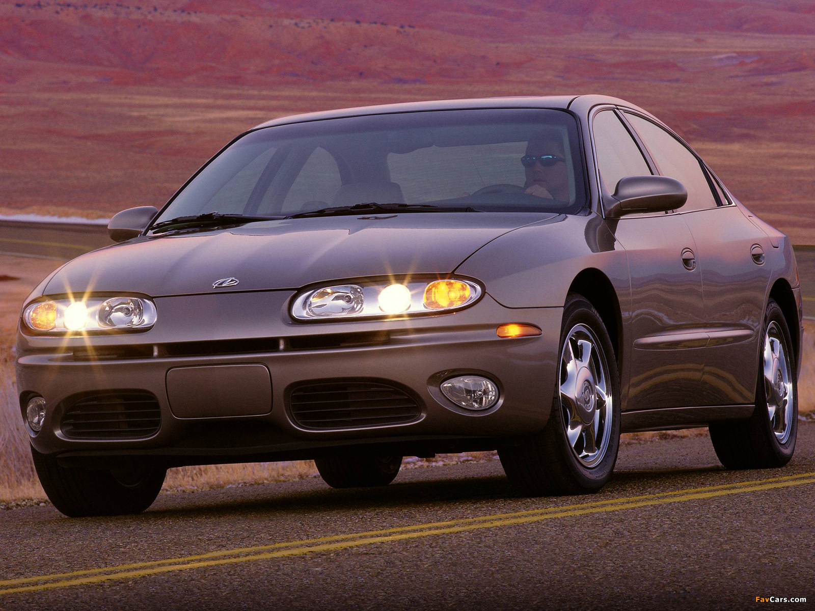 Photos of Oldsmobile Aurora 1999–2003 (1600 x 1200)