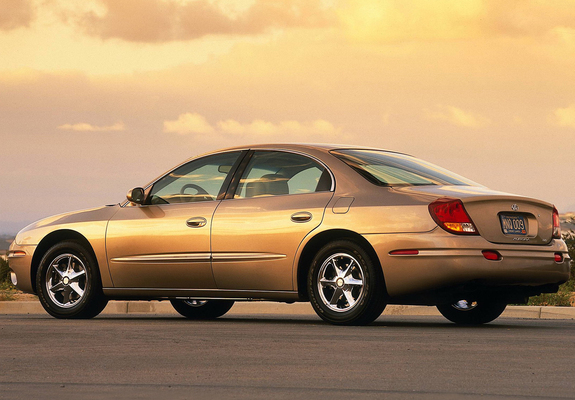 Pictures of Oldsmobile Aurora 2000–03