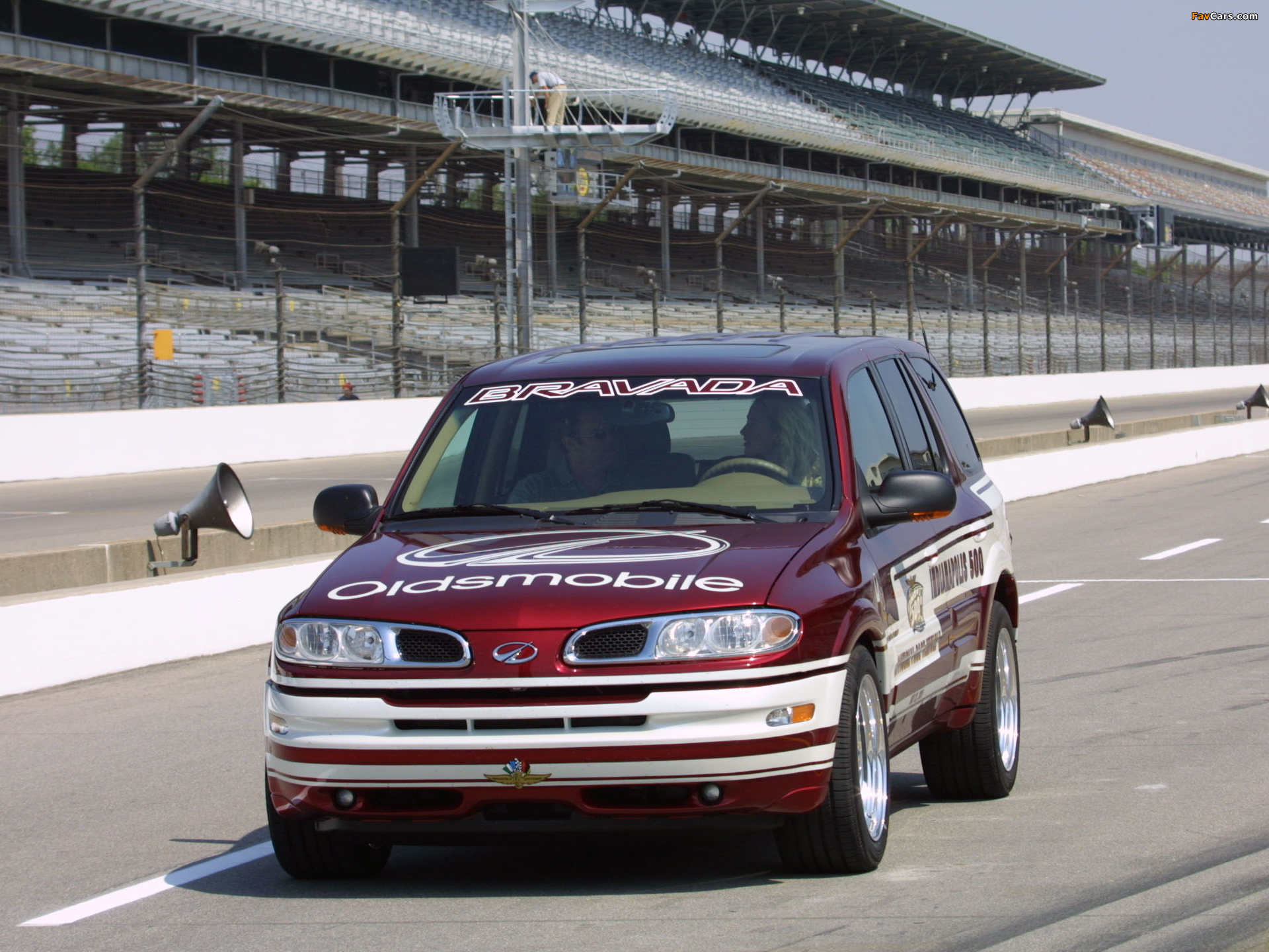 Oldsmobile Bravada Indy 500 Pace Car 2001 images (1920 x 1440)