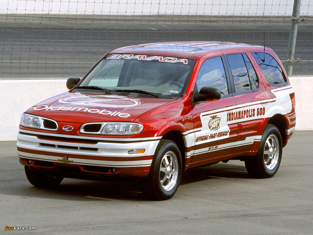 Oldsmobile Bravada Indy 500 Pace Car 2001 wallpapers (1024 x 768)