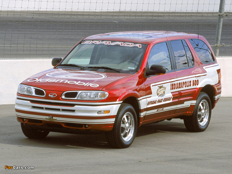 Photos of Oldsmobile Bravada Indy 500 Pace Car 2001 (800 x 600)