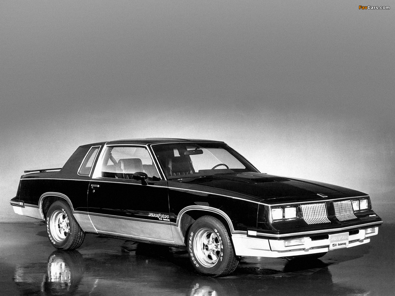 Pictures of Hurst/Olds Cutlass Calais 15th Anniversary 1983 (1280 x 960)