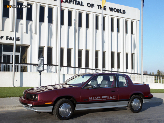 Oldsmobile Calais Coupe Indy 500 Pace Car 1985 wallpapers (640 x 480)