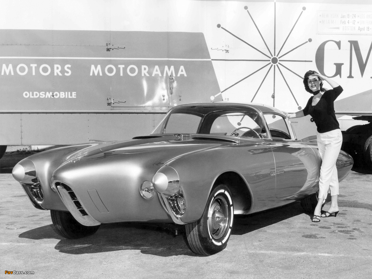 Oldsmobile Golden Rocket Concept Car 1956 photos (1280 x 960)