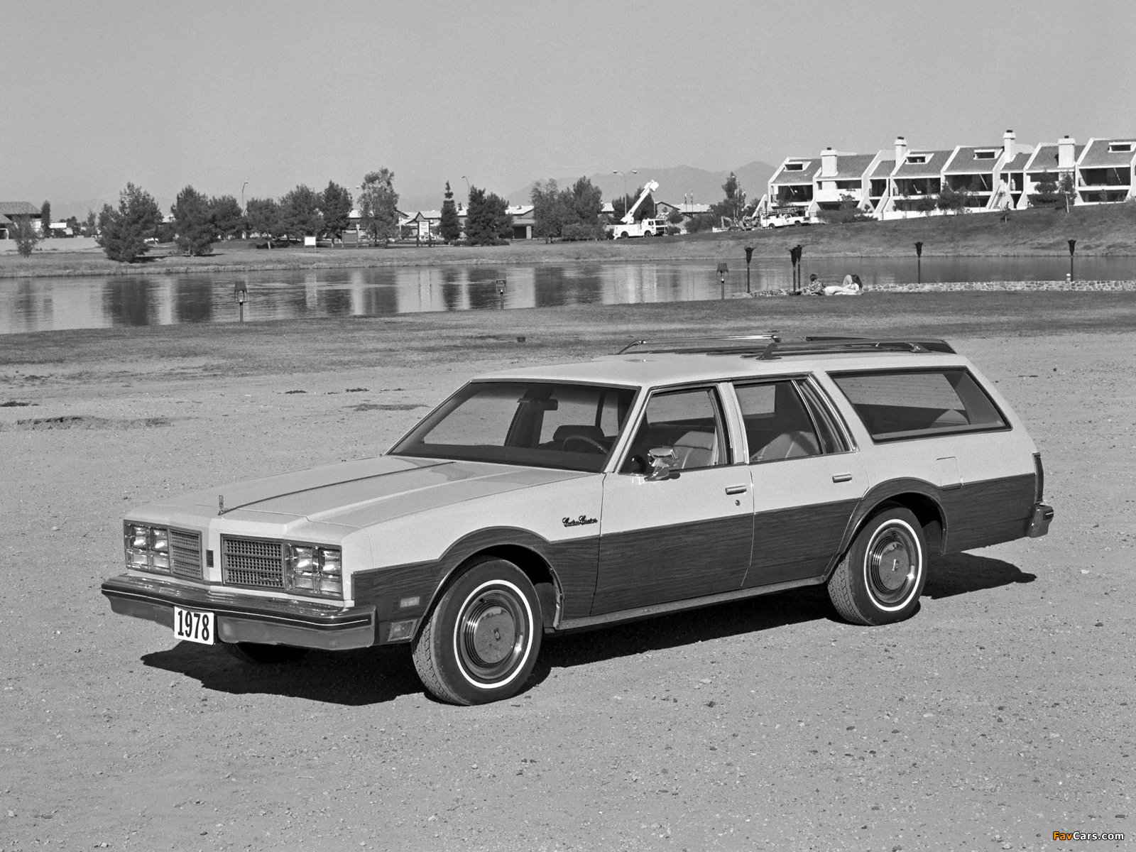 Images of Oldsmobile Custom Cruiser 1978 (1600 x 1200)