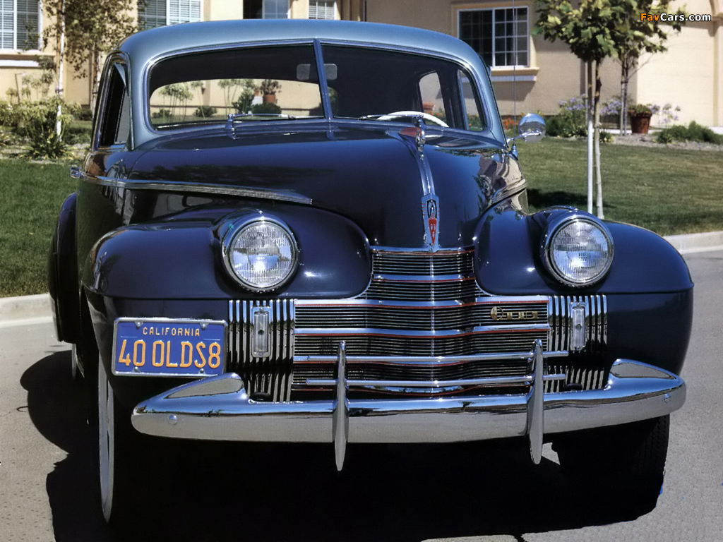 Oldsmobile Custom Cruiser 1940 pictures (1024 x 768)