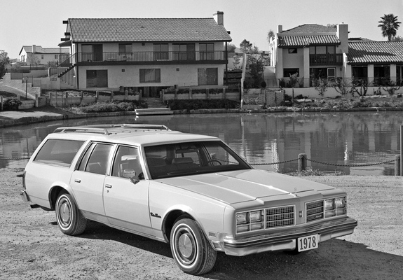 Oldsmobile Custom Cruiser 1978 photos