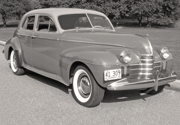 Photos of Oldsmobile Custom Cruiser 1940