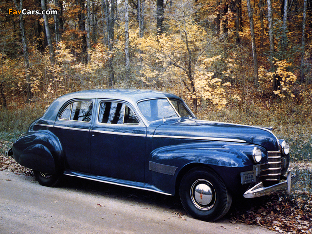 Pictures of Oldsmobile Custom Cruiser (3919) 1940 (640 x 480)