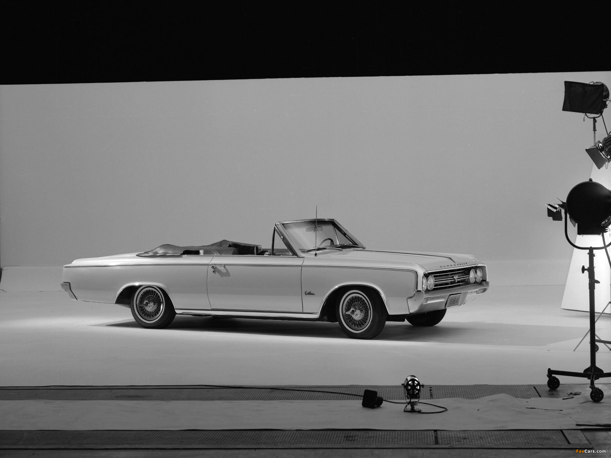 Images of Oldsmobile F-85 Cutlass Convertible (3267) 1964 (2048 x 1536)