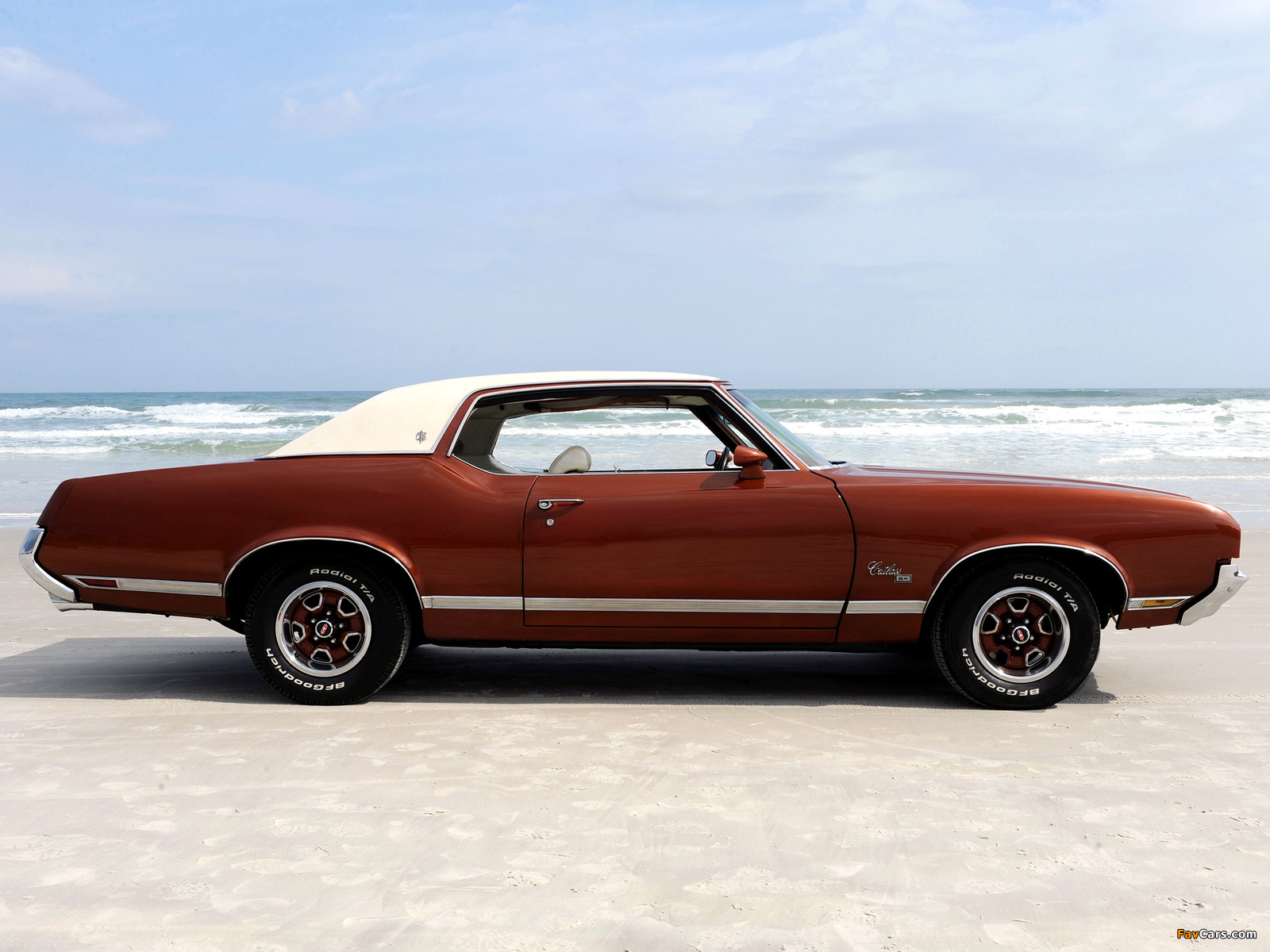 Images of Oldsmobile Cutlass Supreme SX Holiday Coupe (4257) 1971 (1600 x 1200)