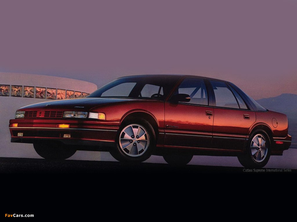 Images of Oldsmobile Cutlass Supreme International Sedan 1990–91 (1024 x 768)