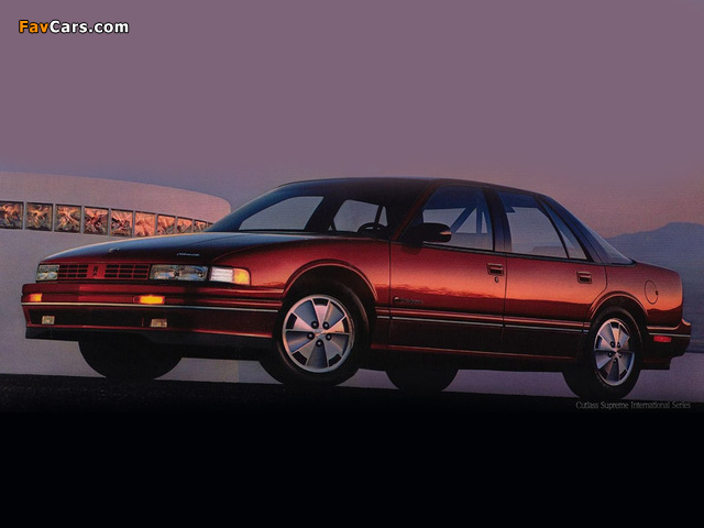 Images of Oldsmobile Cutlass Supreme International Sedan 1990–91 (640 x 480)