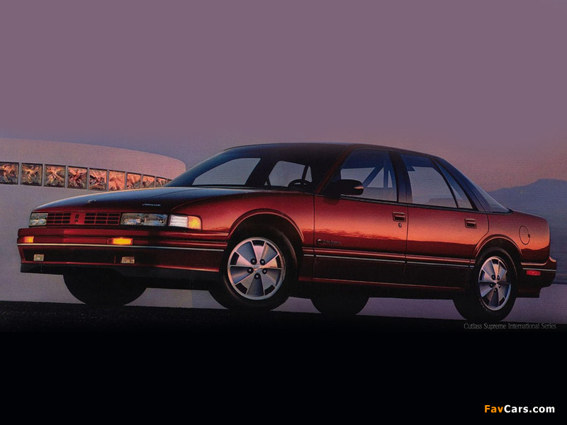 Images of Oldsmobile Cutlass Supreme International Sedan 1990–91 (800 x 600)