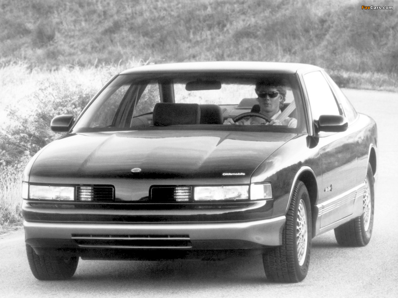 Oldsmobile Cutlass Supreme 1988–97 images (1280 x 960)