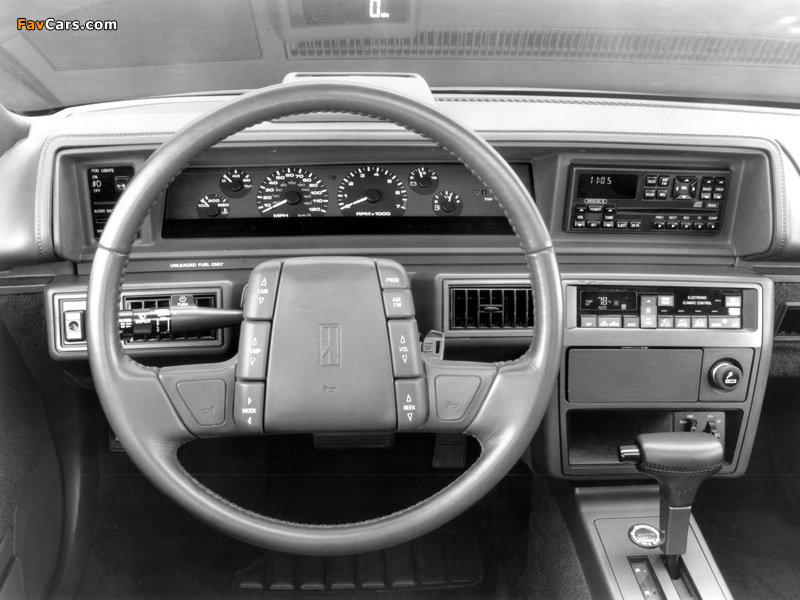 Oldsmobile Cutlass Supreme 1988–97 photos (800 x 600)
