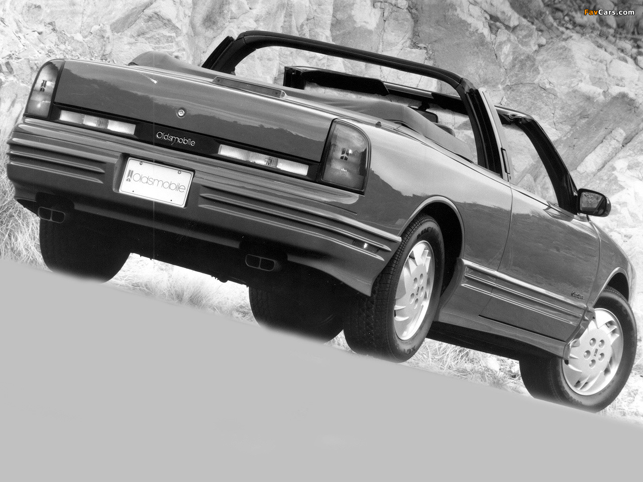 Oldsmobile Cutlass Supreme Convertible 1991–95 photos (1280 x 960)