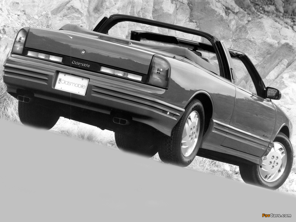 Oldsmobile Cutlass Supreme Convertible 1991–95 photos (1024 x 768)