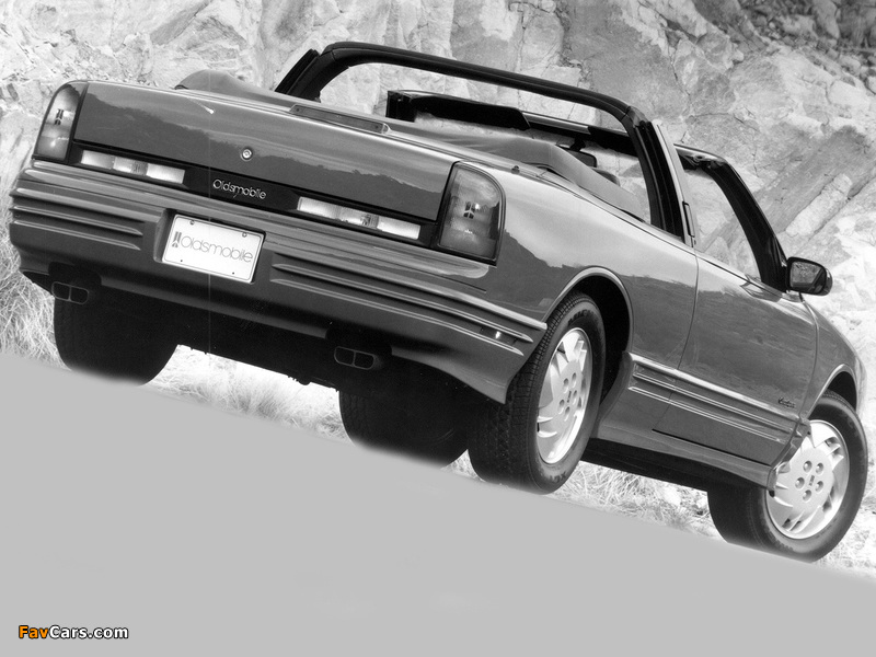 Oldsmobile Cutlass Supreme Convertible 1991–95 photos (800 x 600)