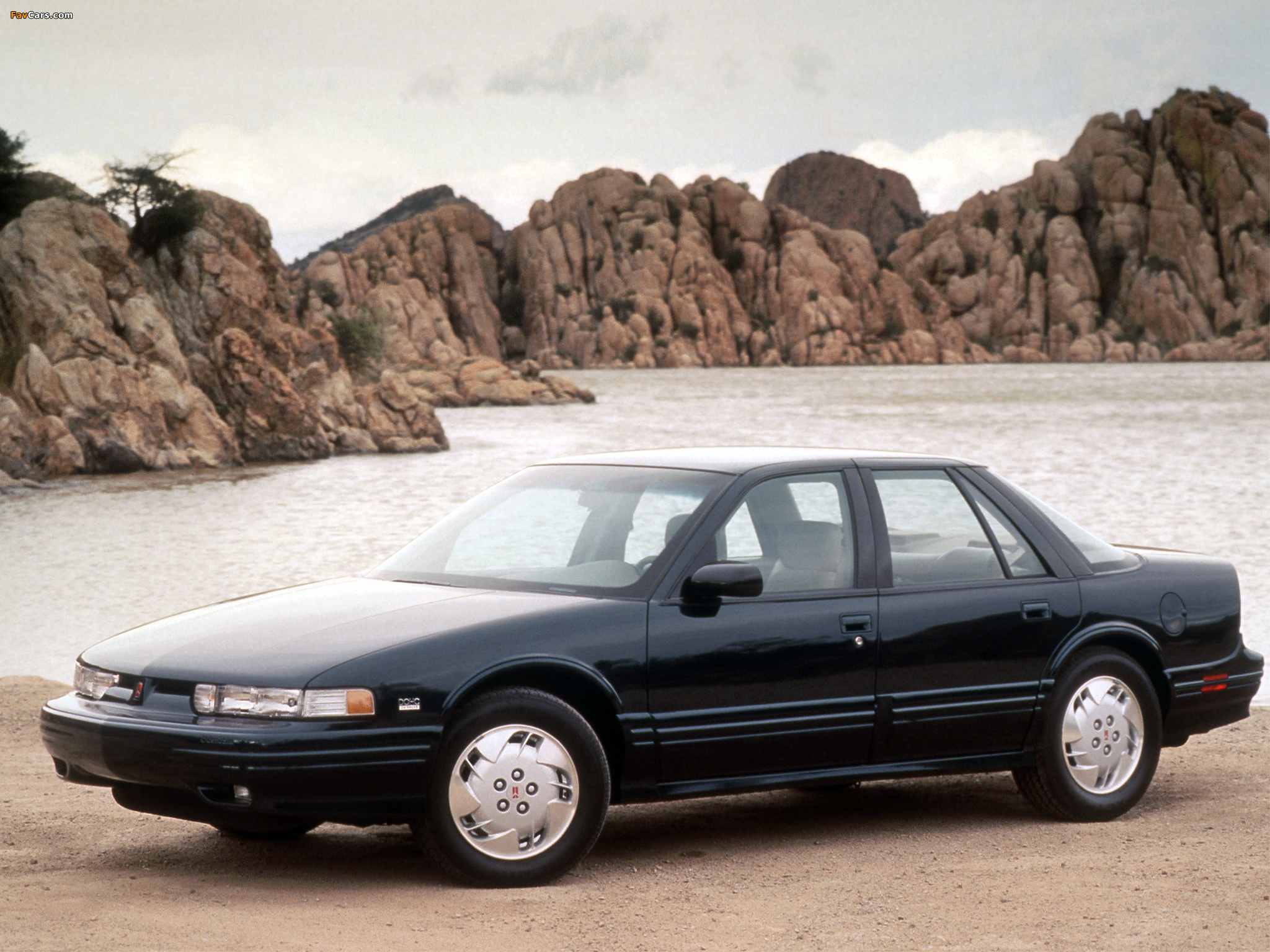 Oldsmobile Cutlass Supreme 1995–97 pictures (2048 x 1536)