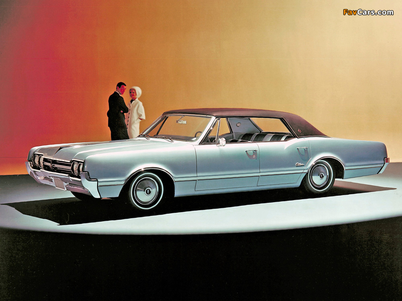 Photos of Oldsmobile Cutlass Supreme Holiday Sedan 1966 (800 x 600)