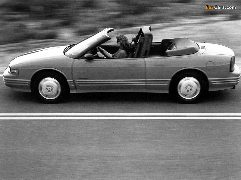 Photos of Oldsmobile Cutlass Supreme Convertible 1991–95 (800 x 600)