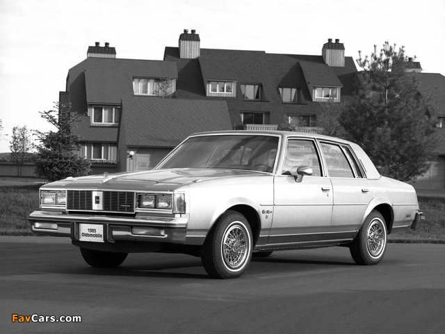 Pictures of Oldsmobile Cutlass Supreme Brougham Sedan 1985 (640 x 480)