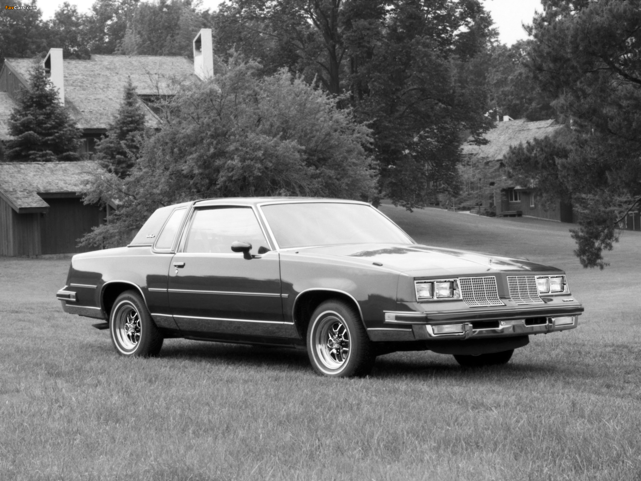 Pictures of Oldsmobile Cutlass Supreme Brougham Coupe (M47) 1985 (2048 x 1536)