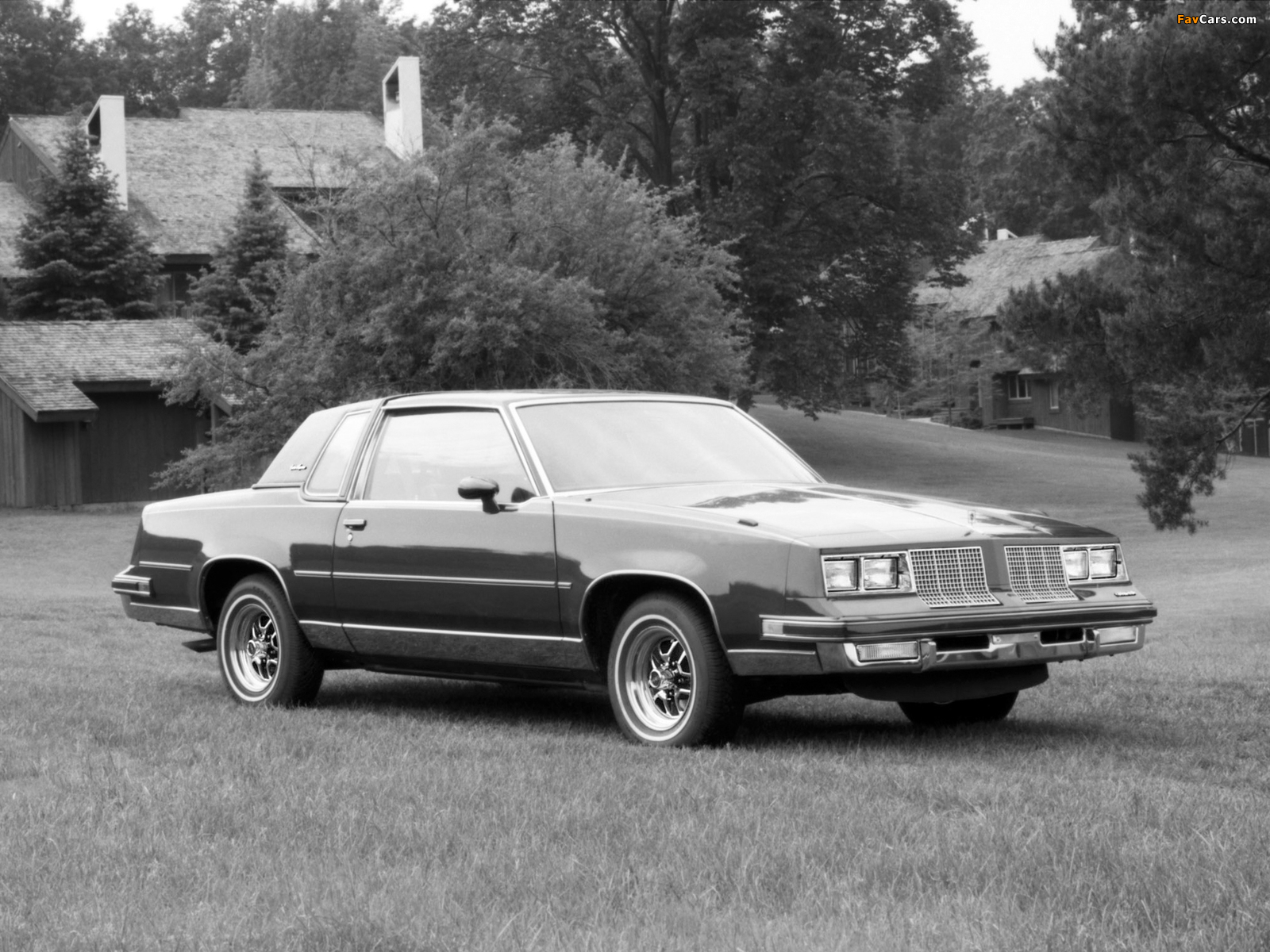 Pictures of Oldsmobile Cutlass Supreme Brougham Coupe (M47) 1985 (1600 x 1200)