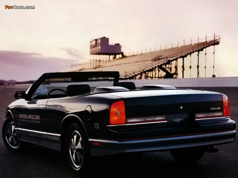 Pictures of Oldsmobile Cutlass Supreme Convertible Indy 500 Pace Car 1988 (800 x 600)