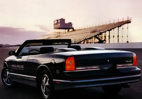 Pictures of Oldsmobile Cutlass Supreme Convertible Indy 500 Pace Car 1988