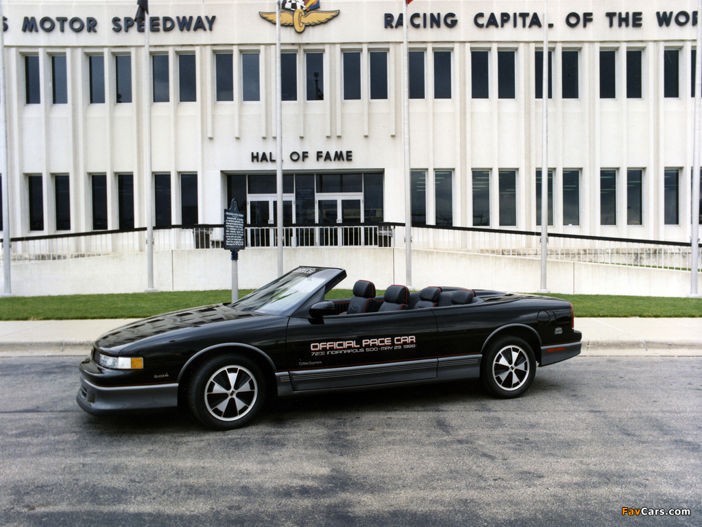 Oldsmobile Cutlass Supreme Convertible Indy 500 Pace Car 1988 wallpapers (1024 x 768)