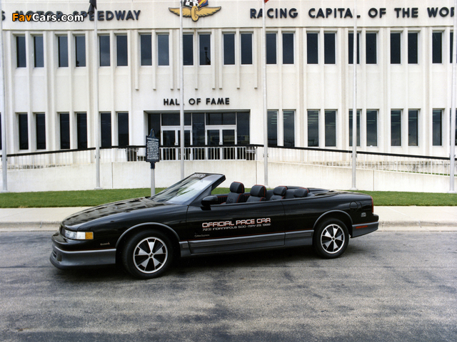 Oldsmobile Cutlass Supreme Convertible Indy 500 Pace Car 1988 wallpapers (640 x 480)