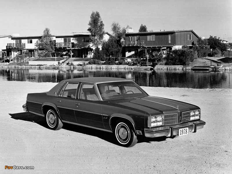 Oldsmobile Delta 88 Royale Sedan 1978 photos (800 x 600)