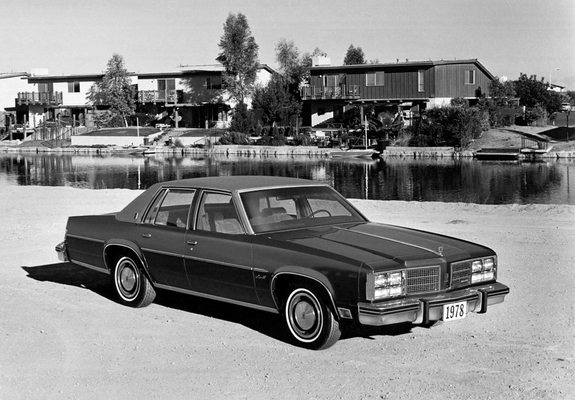Oldsmobile Delta 88 Royale Sedan 1978 photos
