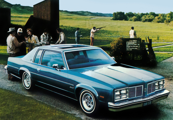 Photos of Oldsmobile Delta 88 Royale Coupe (N37) 1977