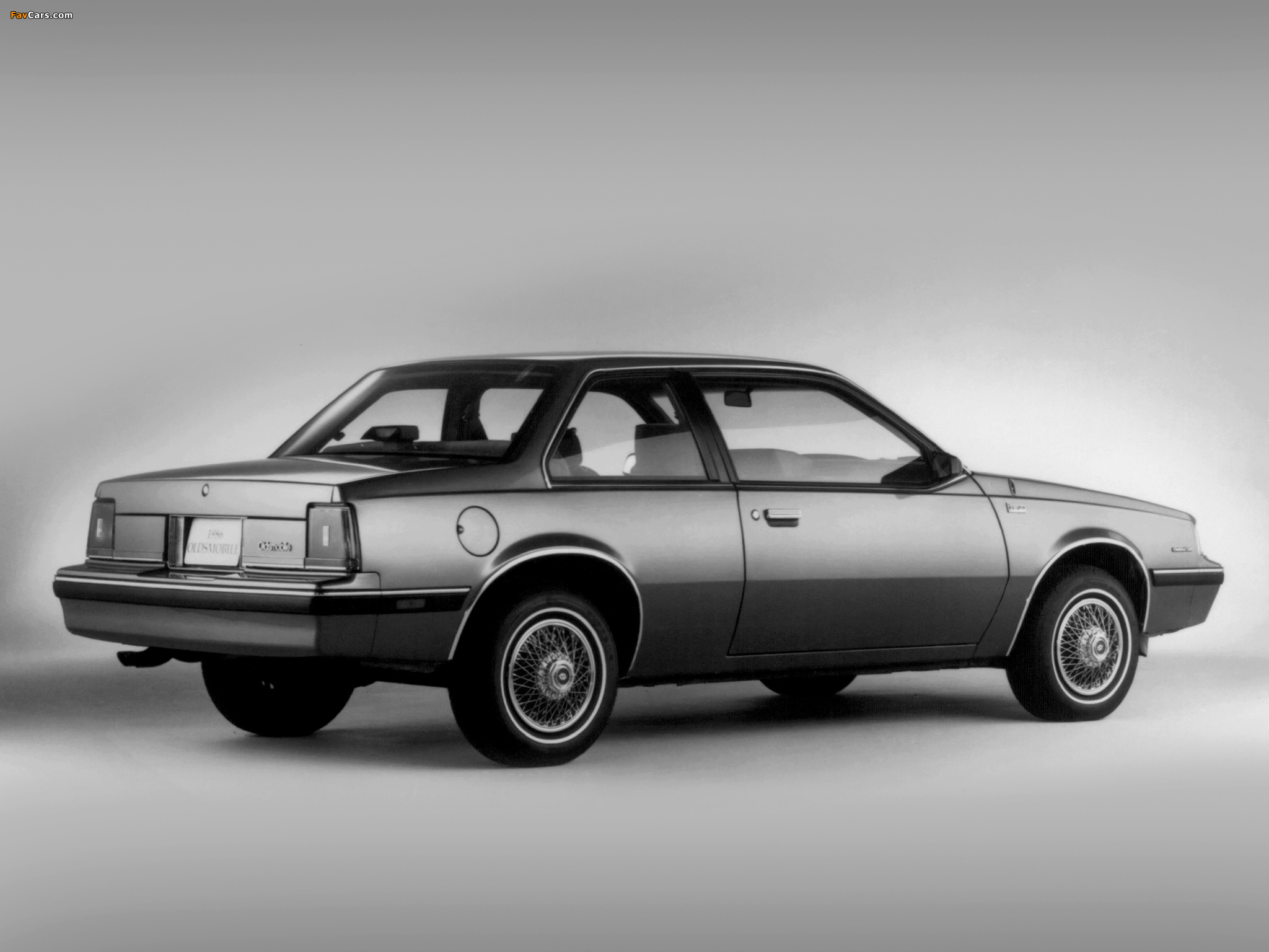 Images of Oldsmobile Firenza Notchback Coupe 1986 (2048 x 1536)