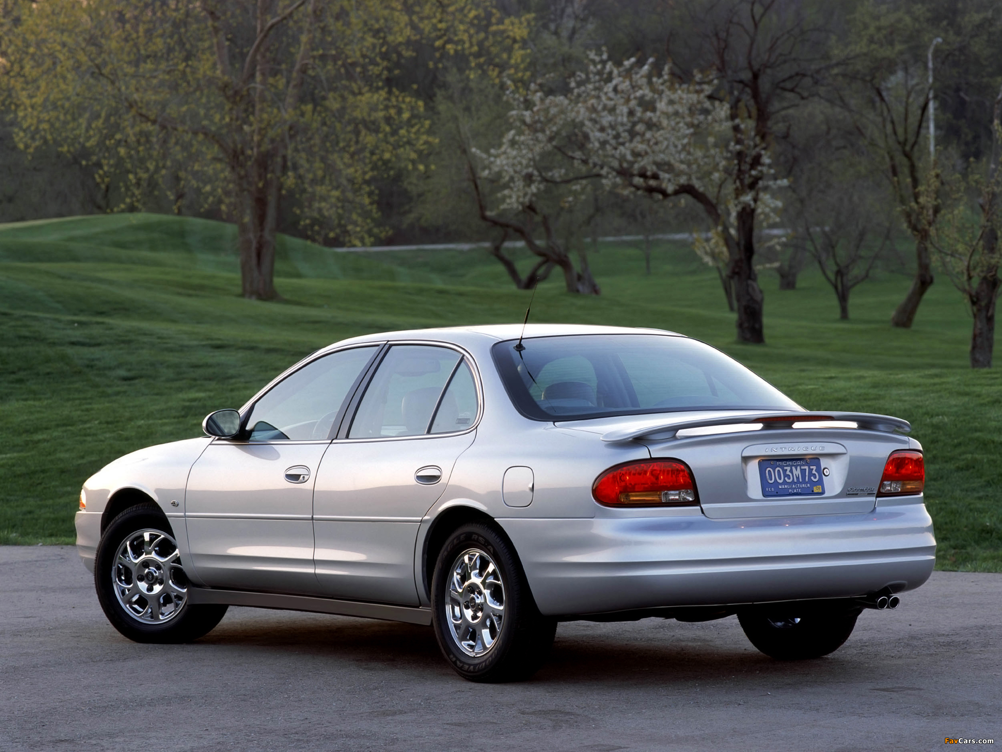 Oldsmobile Intrigue 1998–2002 images (2048 x 1536)