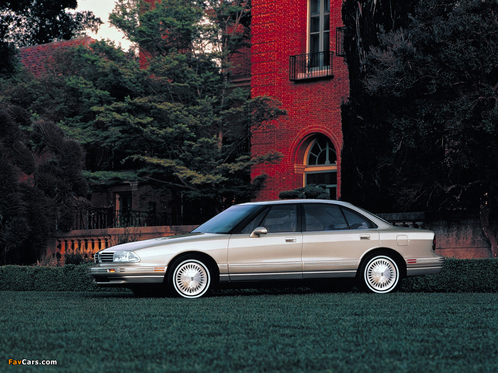 Oldsmobile Regency 1997–98 photos (1024 x 768)