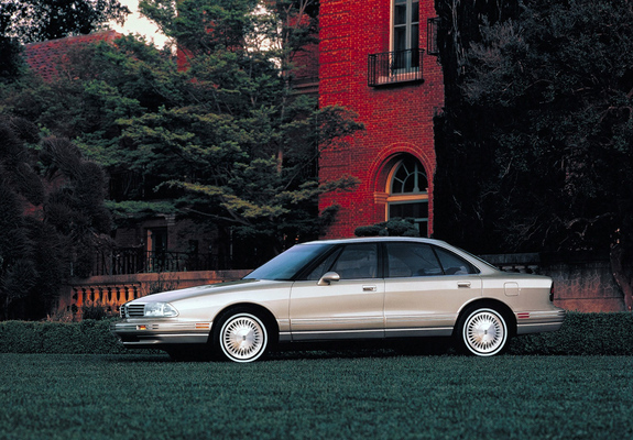 Oldsmobile Regency 1997–98 photos