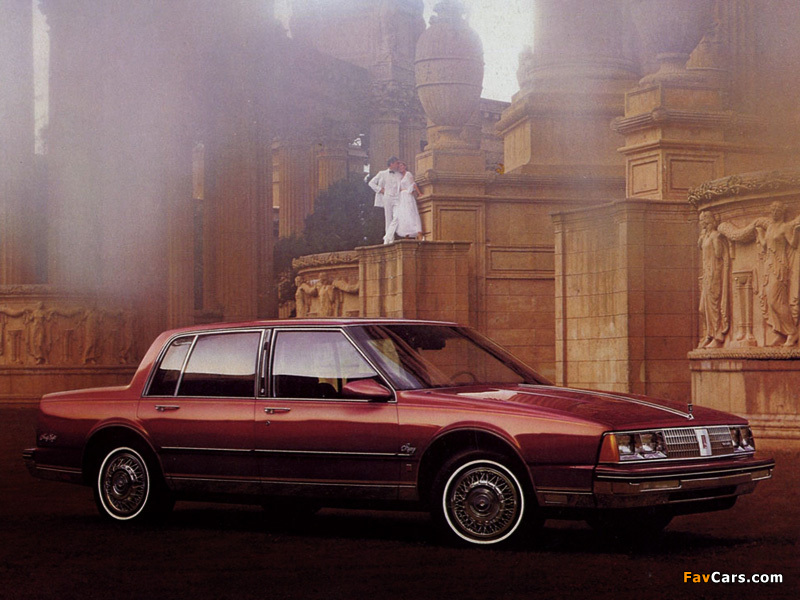 Photos of Oldsmobile Ninety-Eight Regency Sedan 1985–86 (800 x 600)
