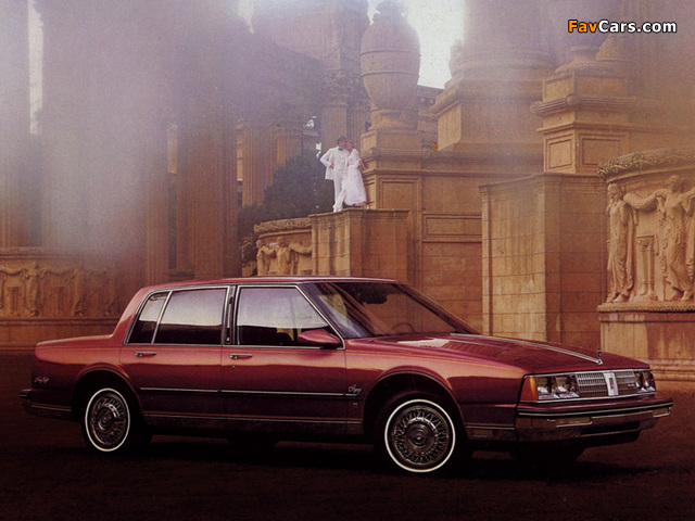 Photos of Oldsmobile Ninety-Eight Regency Sedan 1985–86 (640 x 480)