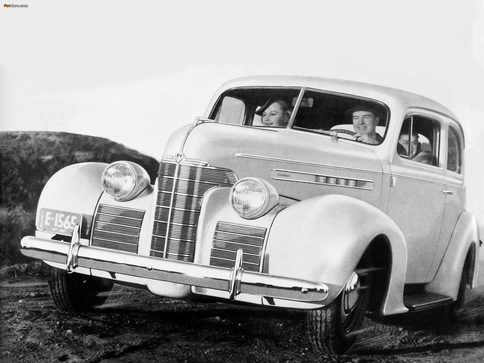Oldsmobile 60 2-door Sedan (3511) 1939 pictures (2048 x 1536)