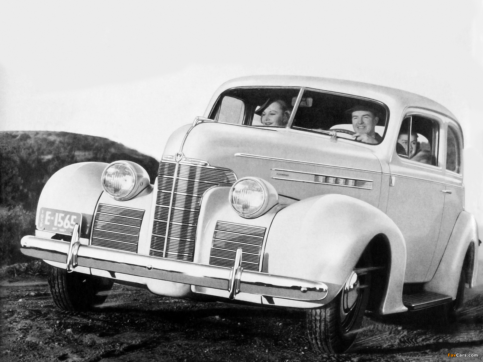 Oldsmobile 60 2-door Sedan (3511) 1939 pictures (1600 x 1200)