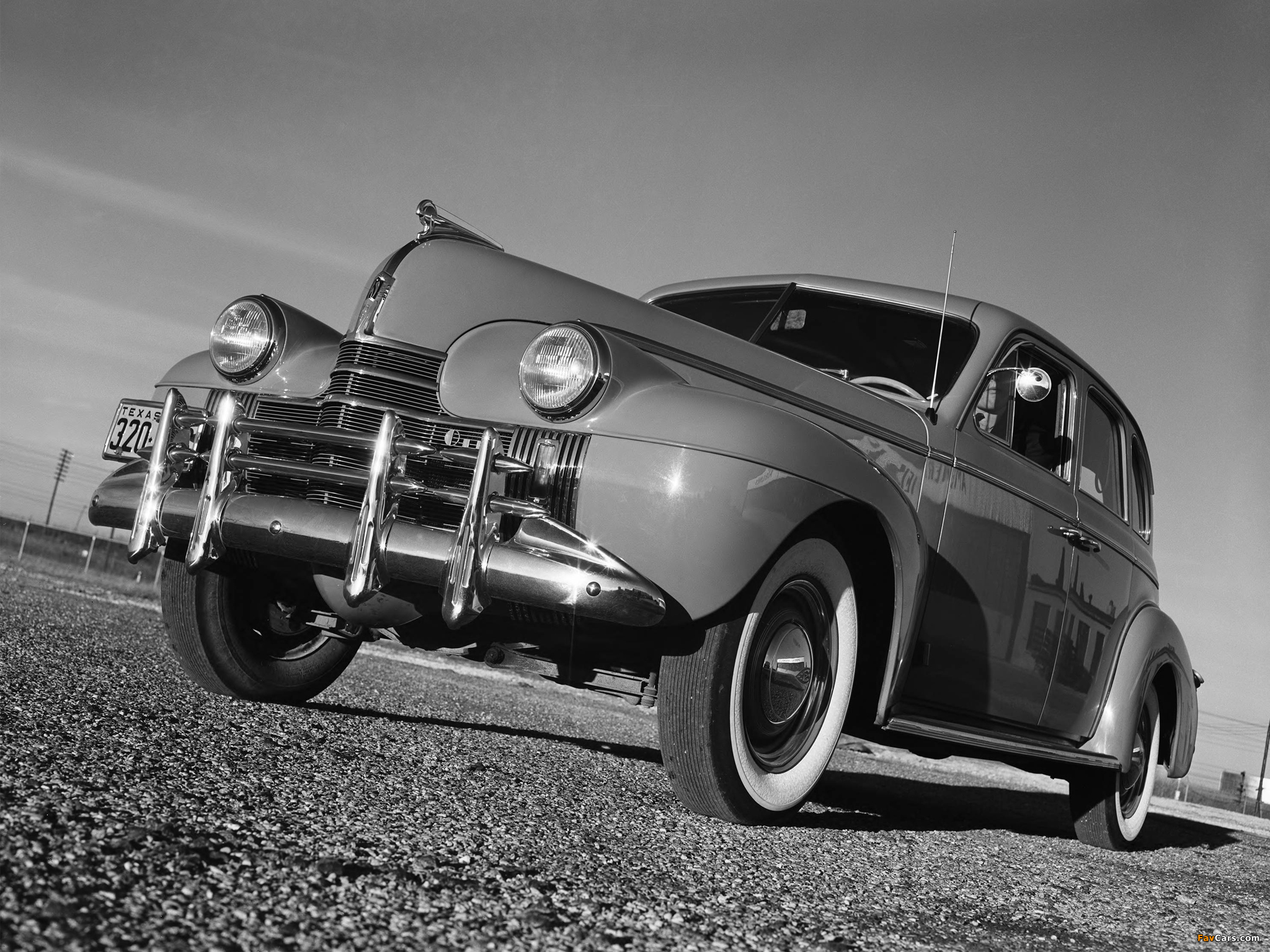 1940 Oldsmobile Dynamic Series 70 Sedan (3619) wallpapers (2048 x 1536)