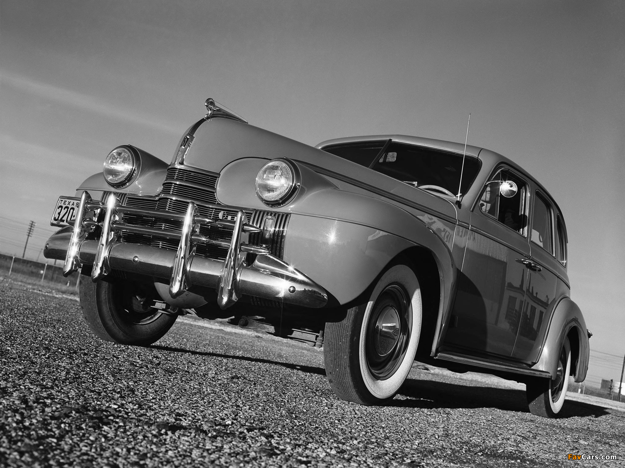 1940 Oldsmobile Dynamic Series 70 Sedan (3619) wallpapers (1280 x 960)