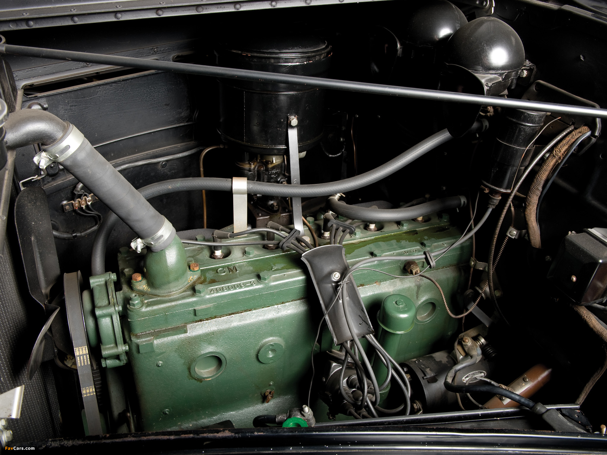 Photos of Oldsmobile Six Touring Sedan 1938 (2048 x 1536)