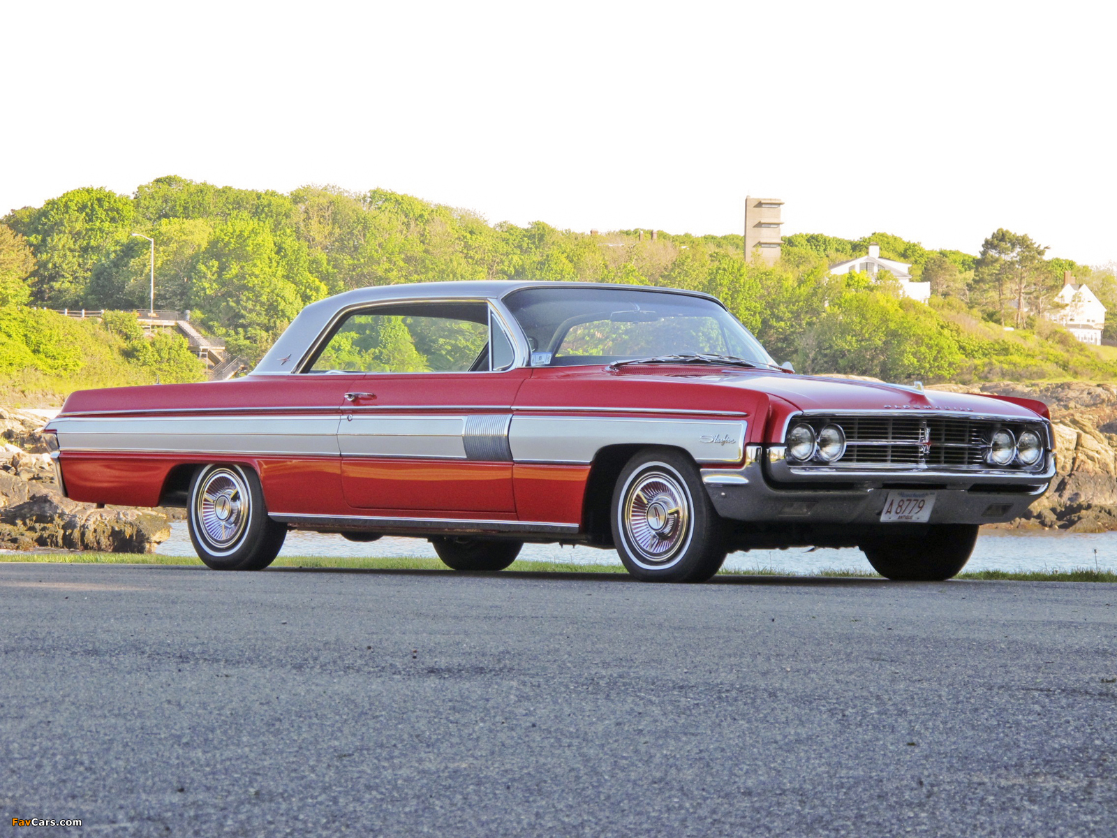 Images of Oldsmobile Starfire Hardtop Coupe 1962 (1600 x 1200)
